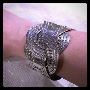 Silver criss cross textured design bracelet